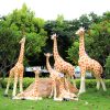 Vườn ngoài trời cảnh quan lớn con hươu cao cổ sợi thủy tinh điêu khắc nhà trẻ mô phỏng động vật trang trí sàn trang trí